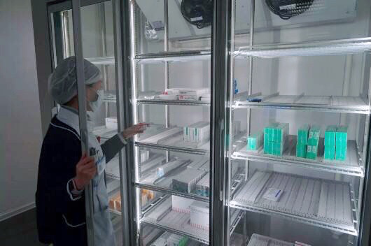 Notícia-CBFI-reabastecendo o sala-img vacinal do armazenamento frio